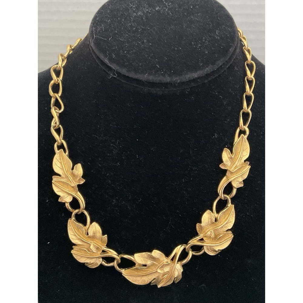 Trifari TM kunio Matsumoto Gold tone Ivy leaf design necklace Vintage estate